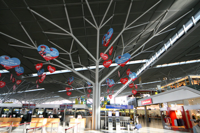 Stromový podrost na letišti ve Stuttgartu